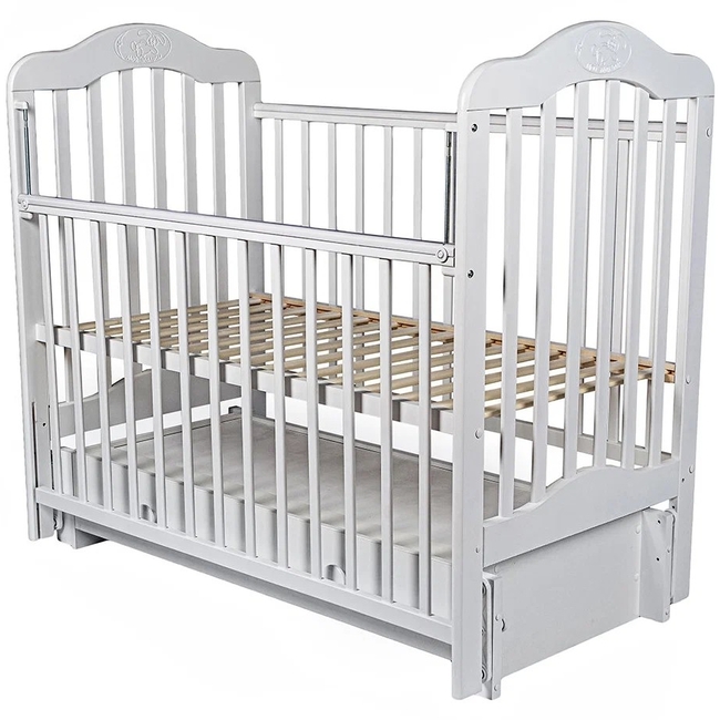 Детская кровать с маятником